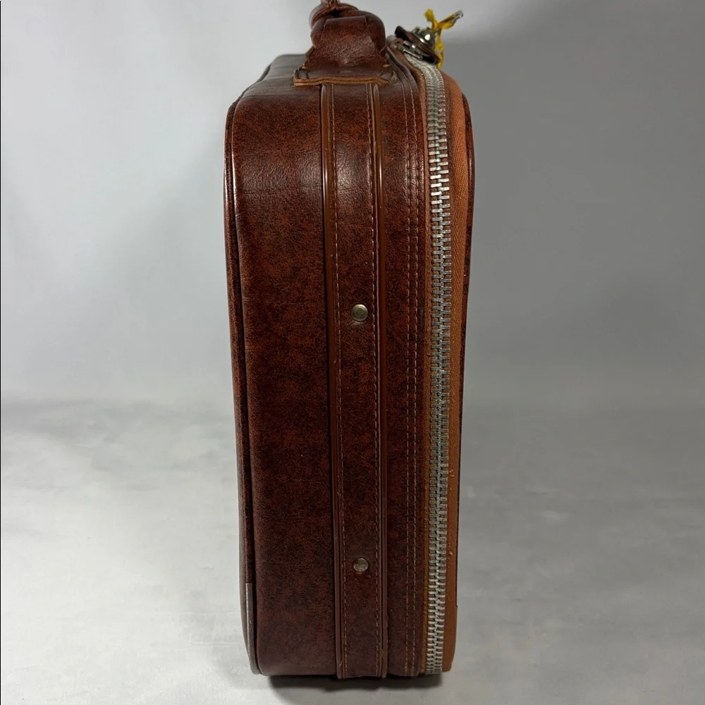 Vintage Brown Leather Luggage 19”x14” Peter’s Bag Corp**
